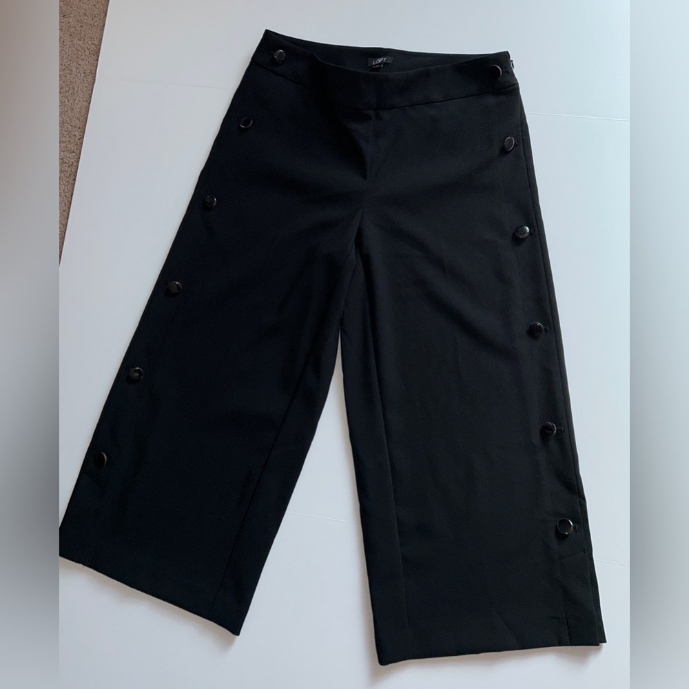 LOFT Woman’s Pants Black Wide Leg Cropped Side Buttons Size 4 - Picture 8 of 16